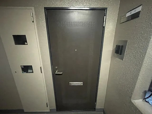 西宮市田近野町の賃貸マンションの玄関