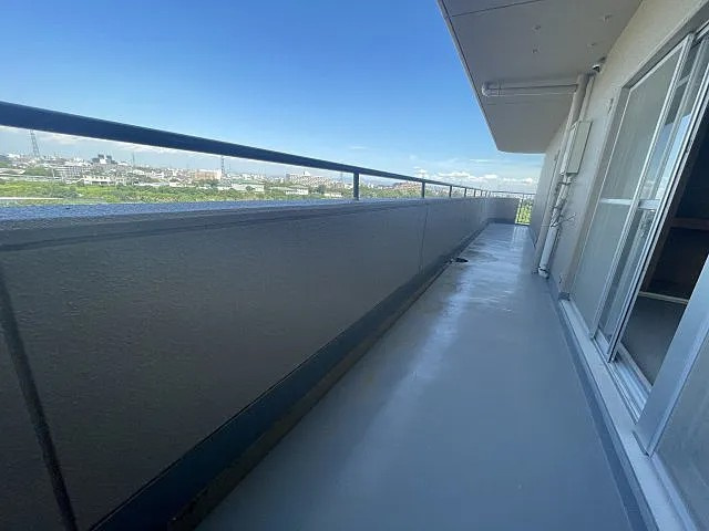 西宮市田近野町の賃貸マンションのバルコニー