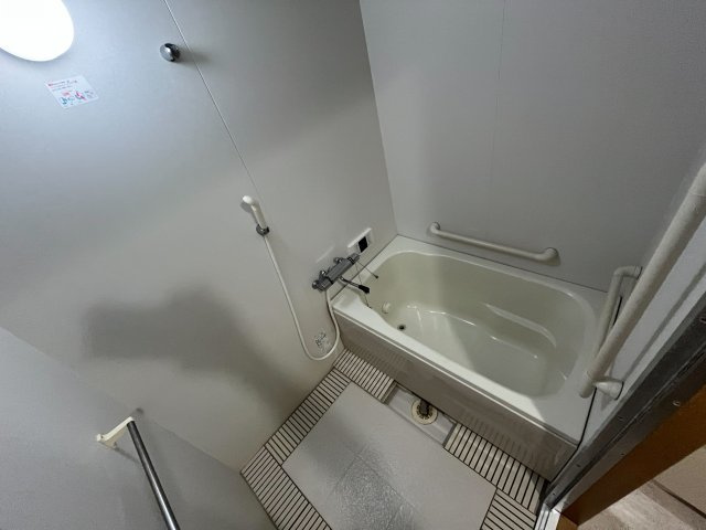 西宮市高木東町の賃貸マンションの浴室