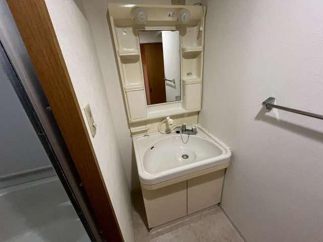 西宮市高木東町の賃貸マンションの洗面所