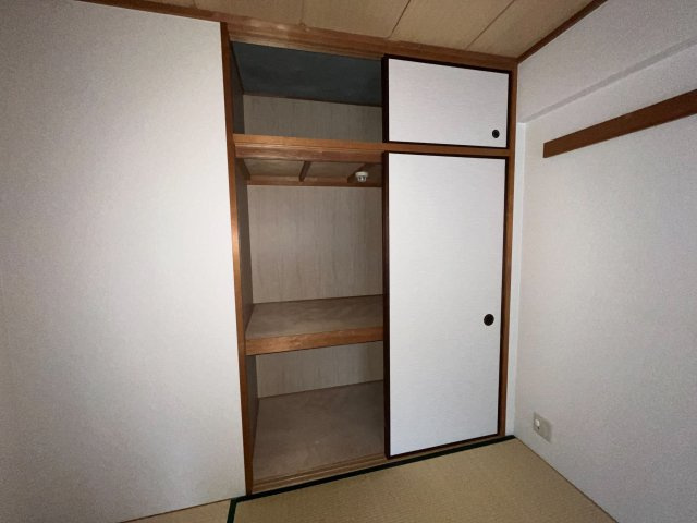 西宮市高木東町の賃貸マンションの収納