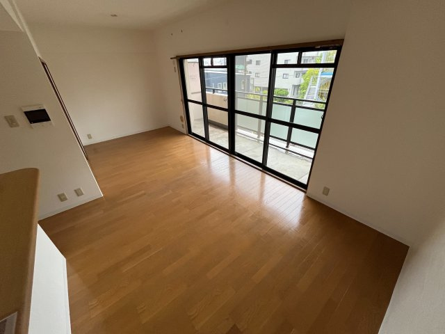 西宮市高木東町の賃貸マンションの居間・リビング