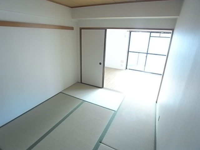 西宮市高木東町の賃貸マンションの居間・リビング