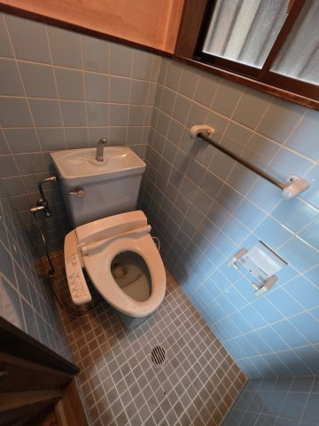 苅田9丁目店舗付き住宅のトイレ