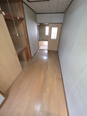 苅田9丁目店舗付き住宅の内装