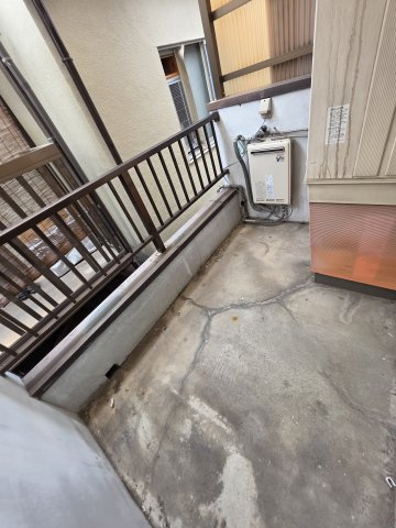 苅田9丁目店舗付き住宅のバルコニー