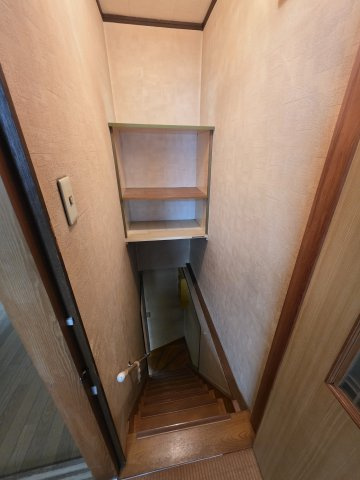 苅田9丁目店舗付き住宅の玄関
