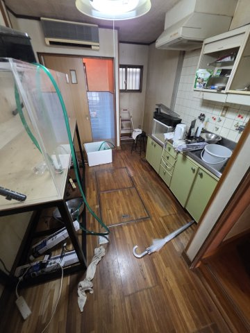 苅田9丁目店舗付き住宅の内装