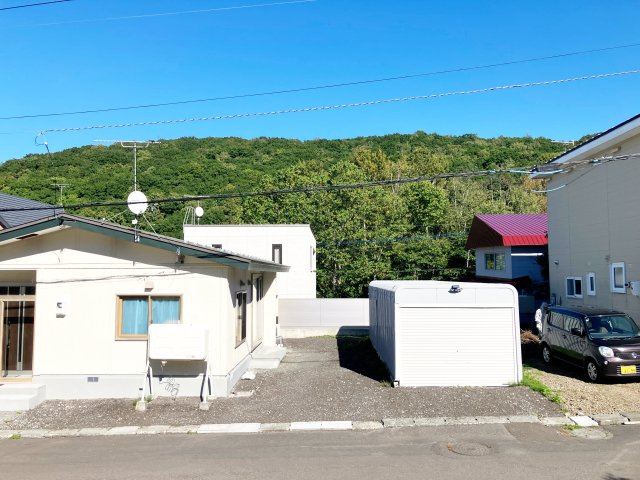 小樽市桂岡町　土地の展望|敷地内から道路正面の眺望