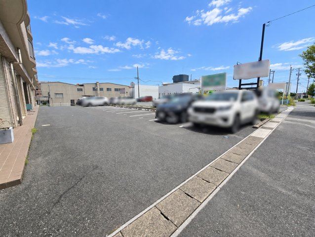 エクシードVIIIの駐車場
