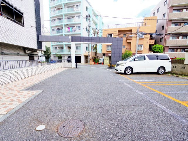 グランドール久米川の駐車場