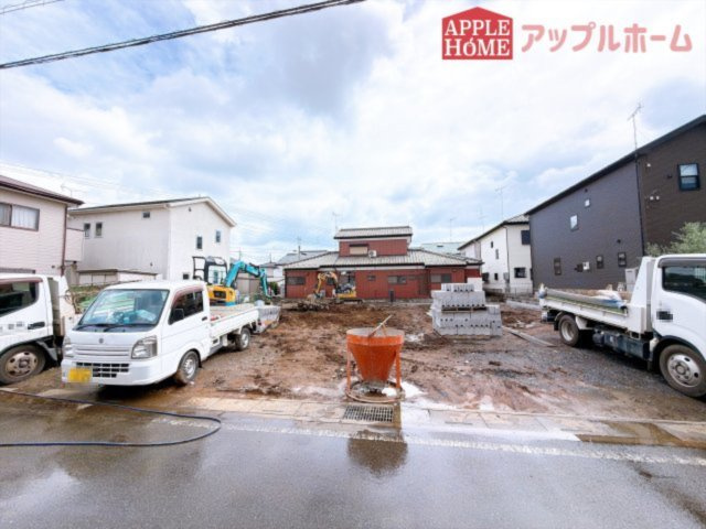 [新築住宅] 熊谷市拾六間 2期 全2棟の前面道路含む現地写真