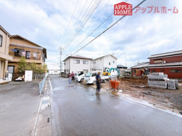 [新築住宅] 熊谷市拾六間 2期 全2棟の前面道路含む現地写真