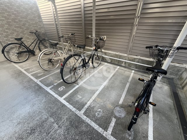 ファーストフィオーレ江坂ウエストのその他共用部分|ファーストフィオーレ江坂ウエスト　バイク置き場