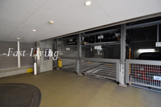 プレジリア東日本橋の駐車場