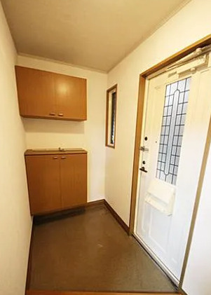 ハウス池亀6号館の玄関