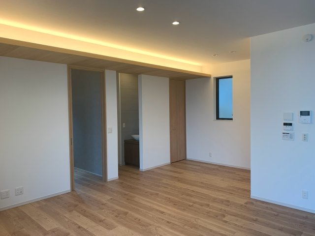 苦楽園四番町戸建の居間・リビング
