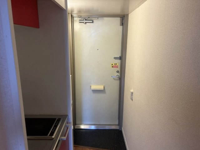 レオパレスＡー１の玄関