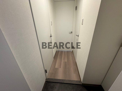 【玄関】 | THE GARNET SUITE RESIDENCE 山科WEST