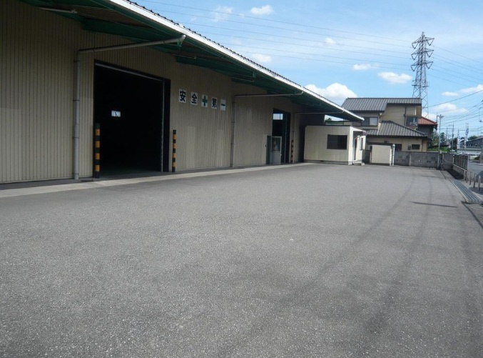 日高市大字原宿の倉庫の外観
