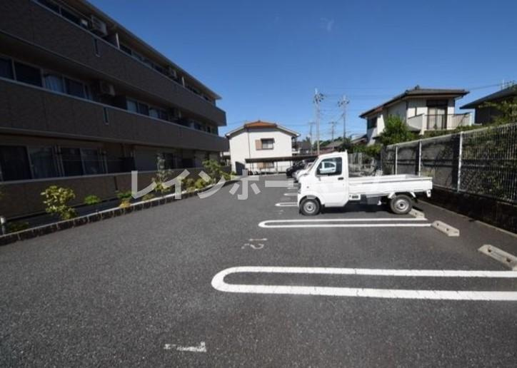 ハピネスの駐車場