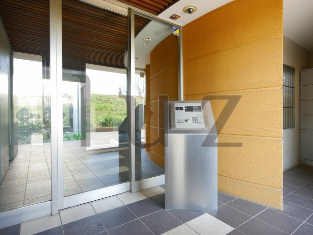 アンビエンテ横浜鴨居のエントランス