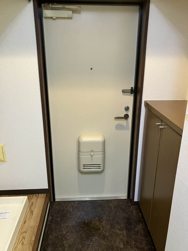 JRBハイツ横川の玄関