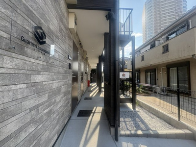 【エントランス】 | ガルネリ鶴ヶ峰 | お洒落な建物デザイン♪