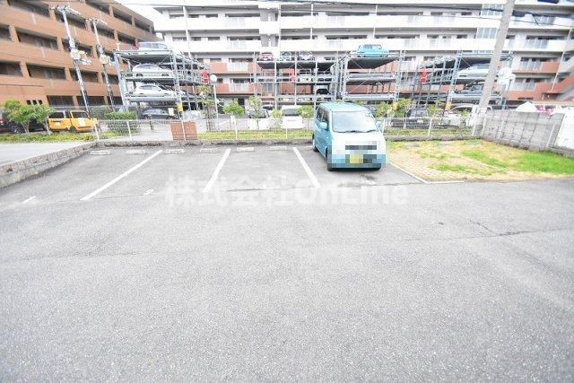 ソレイユ久宝寺の駐車場