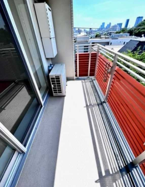 Brilliaist三軒茶屋ブラッサムテラス　コンシェルジュサービス　三軒茶屋エリア　大型物件のバルコニー