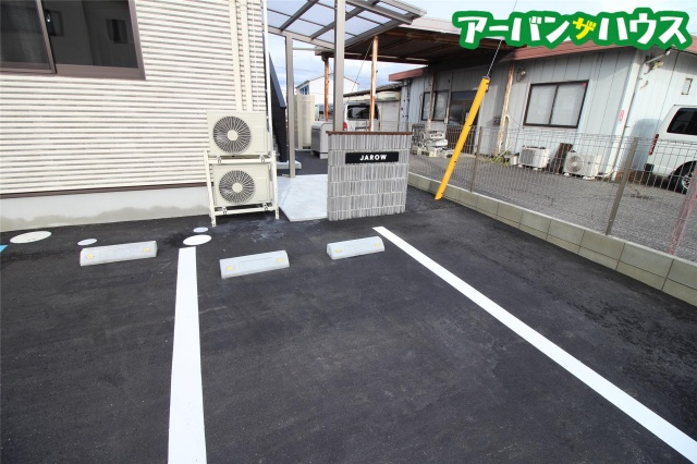 JAROWの駐車場