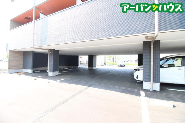 Alturaの駐車場
