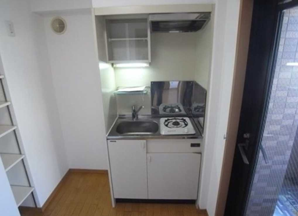 アピス三軒茶屋　LUUP導入　角部屋　オートロックのキッチン