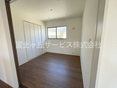 【洋室】 | 菊川市下平川 4期 新築一戸建て | 4.5帖の洋室です
