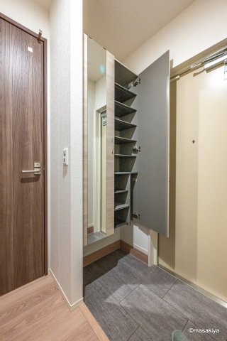 グランスクエア　Ⅲ番館の玄関