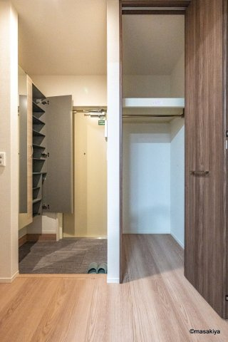 グランスクエア　Ⅲ番館の玄関