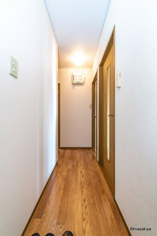 三才パレスの玄関|写真は同じ建物内の別のお部屋の物です。