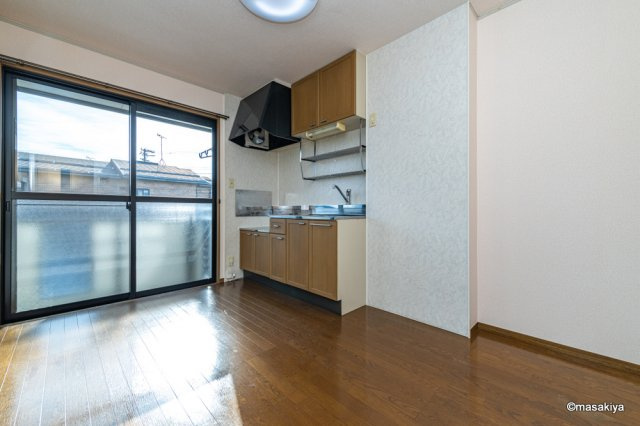 三才パレスのキッチン|写真は同じ建物内の別のお部屋の物です。