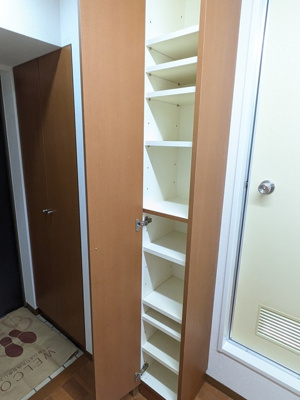 シンク下にも収納があってキッチン用品をしまえます◎