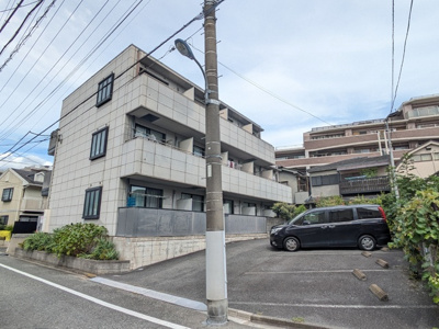 ☆鉄骨造の3階建てマンション☆