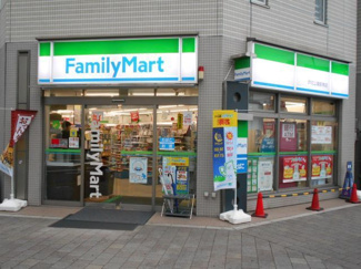 ファミリーマート芦花公園駅南店まで300ｍ