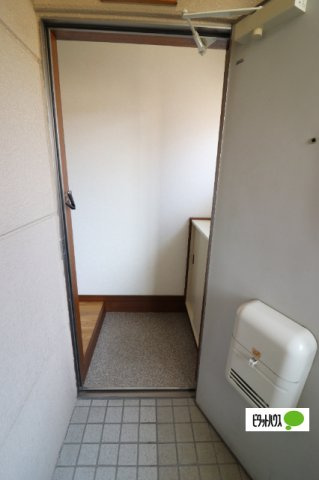 前橋市南町１丁目のアパートの玄関