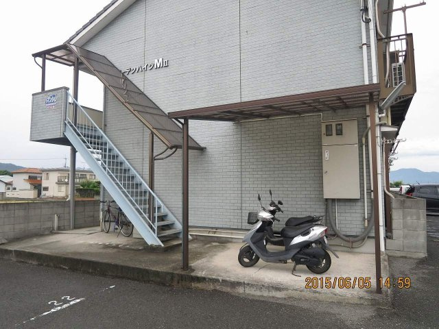 和歌山市里のハイツのエントランス