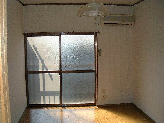 和歌山市里のハイツの居間・リビング