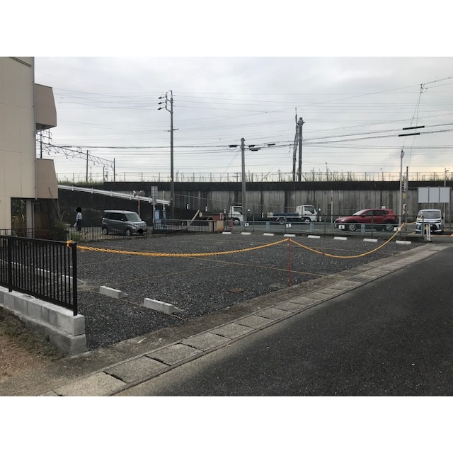 只越駐車場の外観