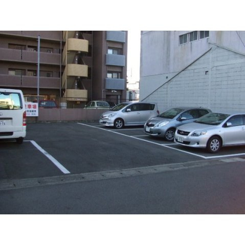 岐阜市坂井町２丁目の駐車場