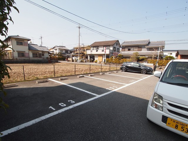 エクセレントステージの駐車場