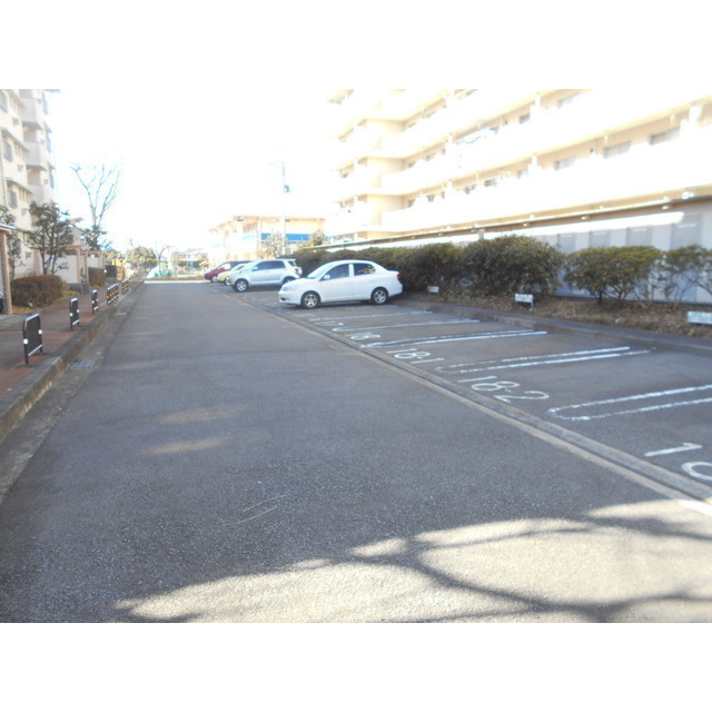 沼津原団地　３号棟の駐車場