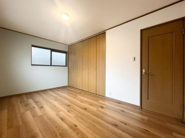 寝屋川市 松屋町　中古 一戸建ての洋室