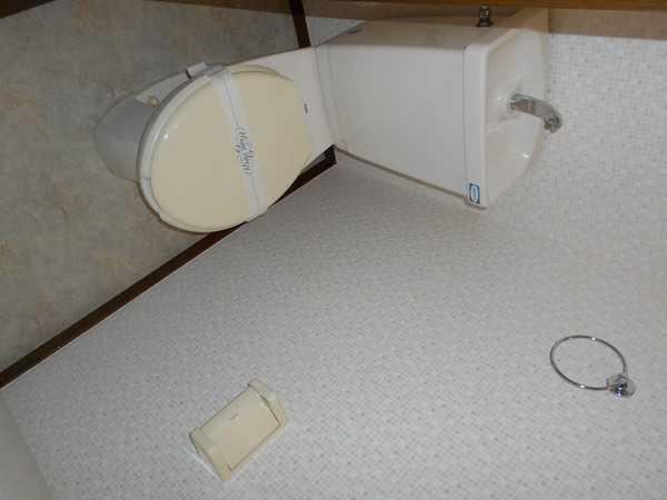 【トイレ】 | サンシャインハイツ草加 | 写真は同タイプの別のお部屋のものです。